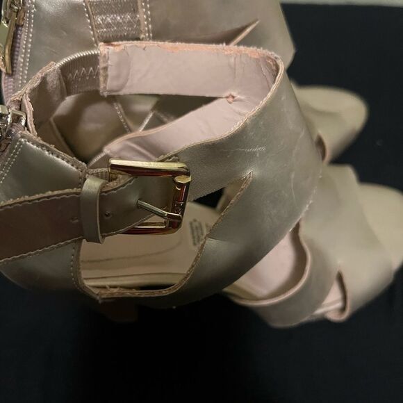 Elegant Cream Women's Heels - Picture 2 of 5